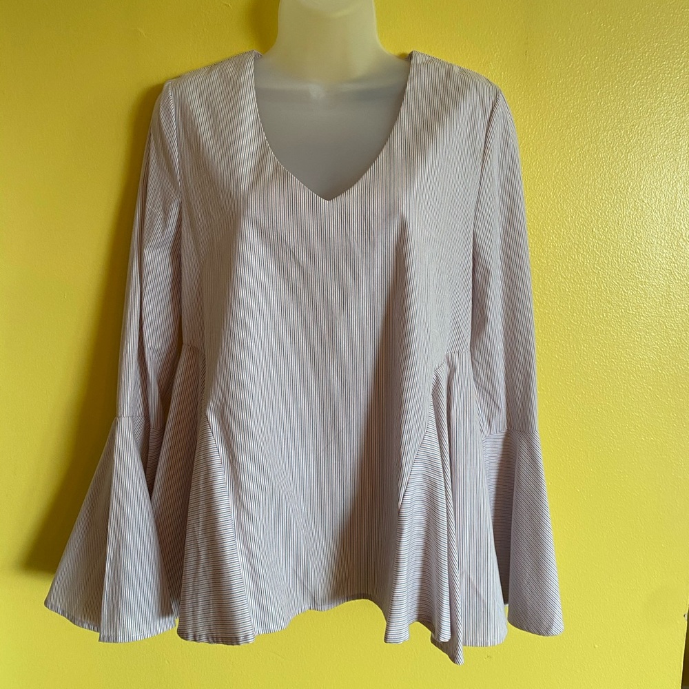 NWT Romeo & Juliet pullover blouse!